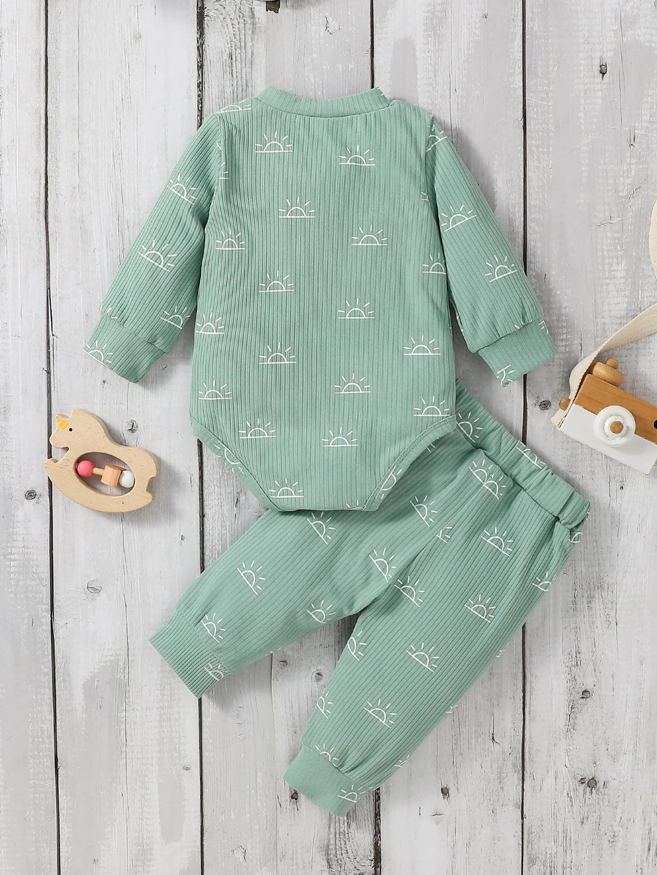 Baby boy 2-piece outfit with a jumpsuit and matching pants by Baby Bubble, cozy and cute for little boys.